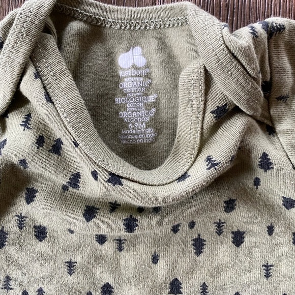 4/$10 Just Born onesie bodysuit 6-9 month - Picture 4 of 5